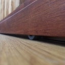 Barrière enfant sur roulettes pour escalier