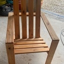 Un fauteuil de jardin en bois de palette
