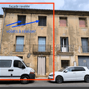2 ouvertures, à gauche, au 2eme étage