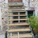 Création d'un escalier à partir de la galerie d'un combi ww de l'armée suisse de 1980
