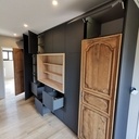 Dressing moderne avec porte ancienne