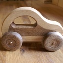 Petite voiture en bois