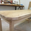 Bureau à partir d'un plateau récupéré