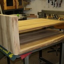 Table de salon en noyer (très) massif, et tube acier.