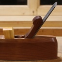Rabot de finition avec une pièce de réglage de la lumière