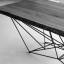 Fabrication d'une table en orme massif sur piètement "graphique"