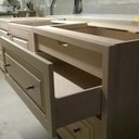 Cuisine équipée en chêne creusé