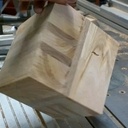 Un bol à trois oreilles à partir d'un cube