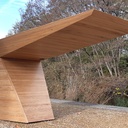 Bureau en porte-à-faux