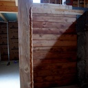 Poteaux d'angles et cloisons en vieux mélèze