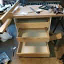 Meuble de salle de bain, plan de travail en chêne massif sous vasque et ses étagères