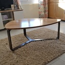 Table basse trois pieds