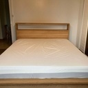 Un king size avec niche de rangement