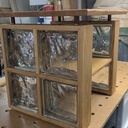 Petite table en carreaux de verre et du chêne