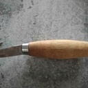 Le biseau est sur le haut.