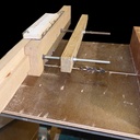 Gabarit traineau pour queues droites à la scie sous table