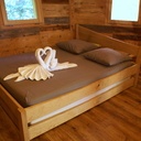 Lit double en chêne pour cabane perchée