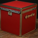 Malle cubique en tôle laquée rouge