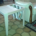 Petite table porte-revues