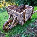 Brouette en bois brulé