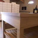 Table de dégustation de vin en chêne massif 3 tiroirs