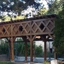 Façade terminée en cours d'huilage (le quadrilobe est temporairement déposé pour effectuer cette opération)