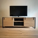 Meuble TV en chene massif et métal dans un style industriel