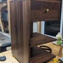 Nights stand en noyer pour ma fille