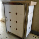 Petit meuble trouvé dans un vide-grenier