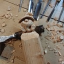 Un petit bonhomme moustachu