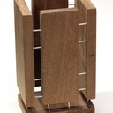 Un pot porte-stylo : difficile d'arriver à un pointage droit !