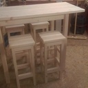 Table haute et ses tabourets