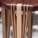 Tabouret en frêne et bois rouge