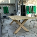 Grande table d’extérieur