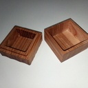 Petite boîte à couvercle gravé