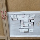 Bibliothèque murale, MDF peint et noyer massif