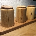 Trio de pots en charme sur socle.
