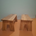 Deux bancs pour enfants