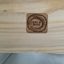 Signature avec patch chêne sur-cyclé gravé/découpé au laser