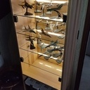 Une petite vitrine lumineuse.