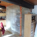 Un menuisier qui bosse avec un maçon...