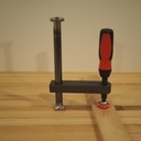 En position verticale dans le plateau