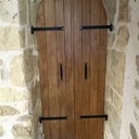 Porte intérieur deux battants  sous arche en pierres