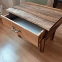 Une table de chevet