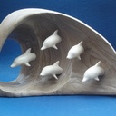 Dauphins sortant de la vague