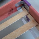 Lit simple enfant avec assemblages puzzle