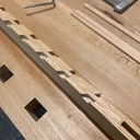 Placard en frêne, portes persiennes.