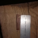 Biseau et pied tourné faits dans un bloc unique