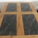 Table de séjour avec incrustation céramique aux reflets argent