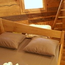 Lit double en chêne pour cabane perchée